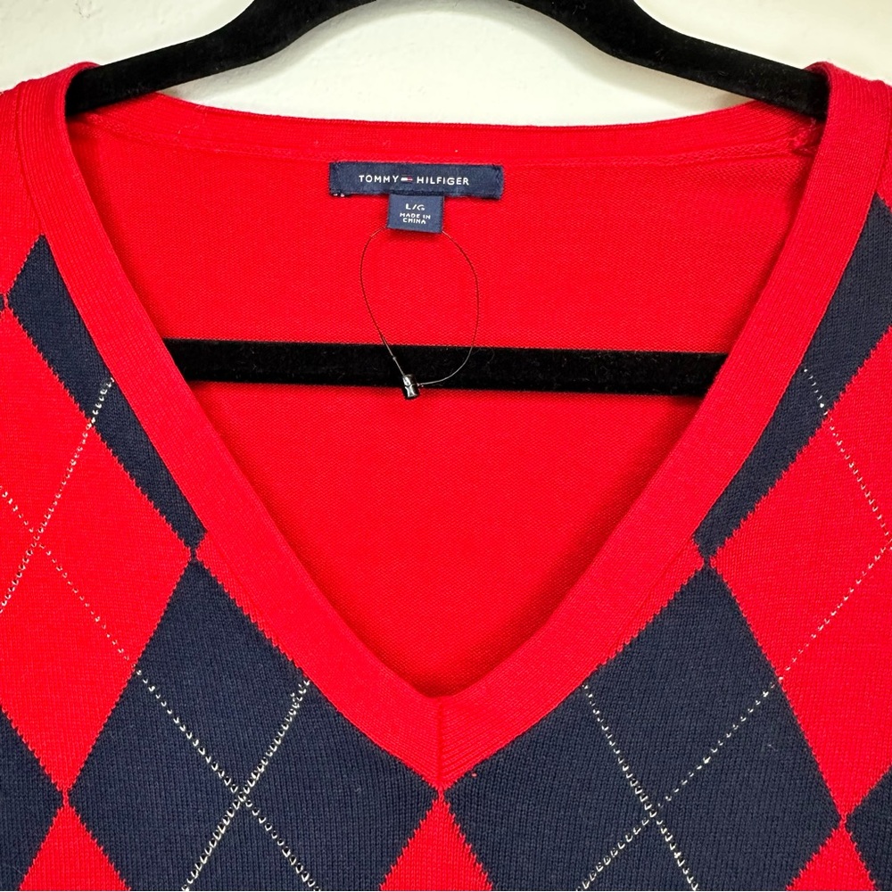 NWOT Tommy Hilfiger Women's Red Argyle V-Neck Sweater Size L - Picture 3 of 7